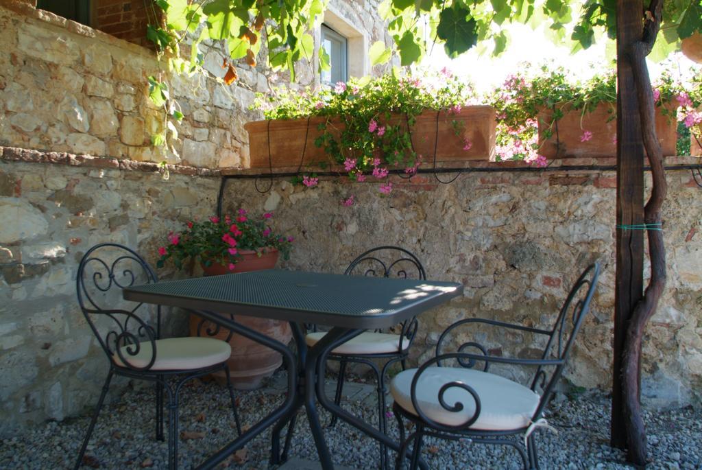 Agriturismo Podere Alberese Asciano Ruang foto