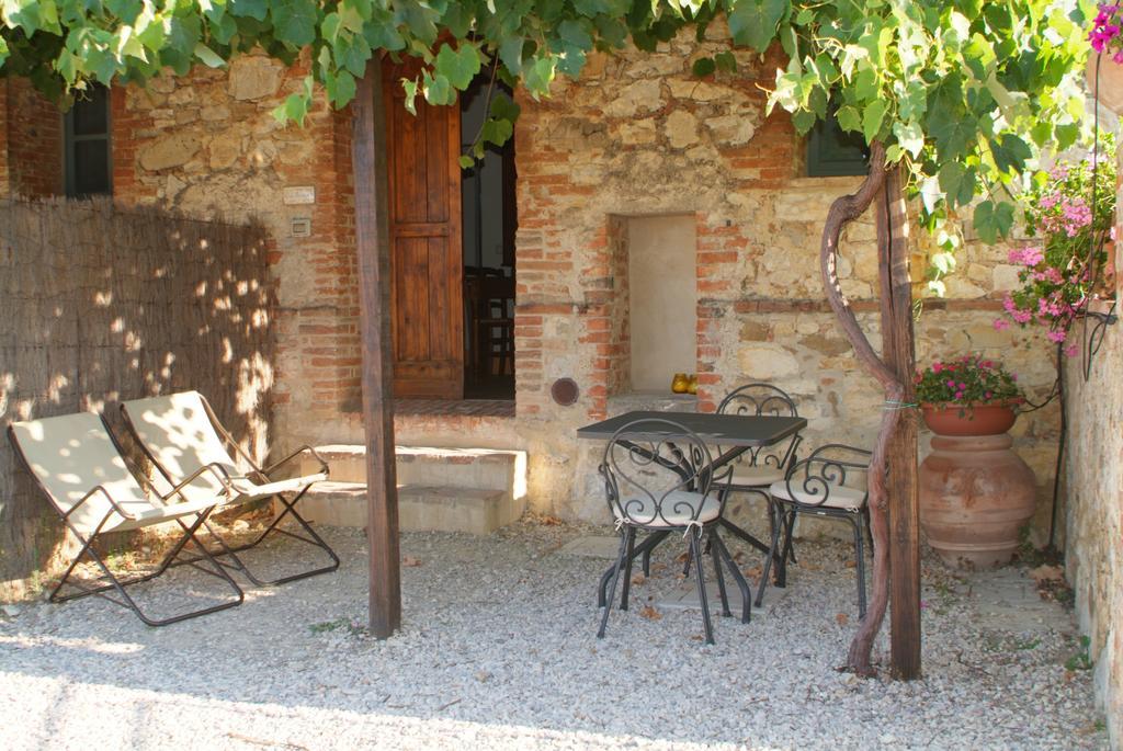 Agriturismo Podere Alberese Asciano Ruang foto