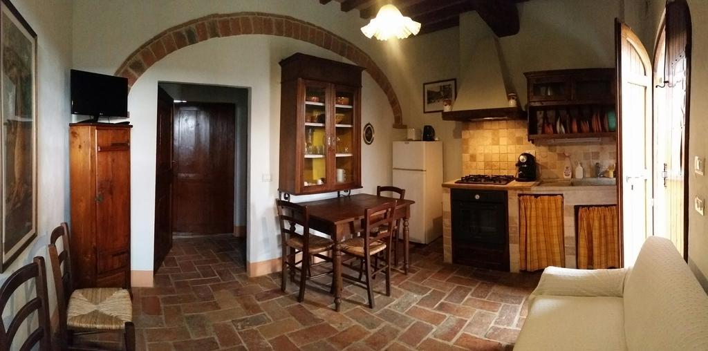Agriturismo Podere Alberese Asciano Ruang foto