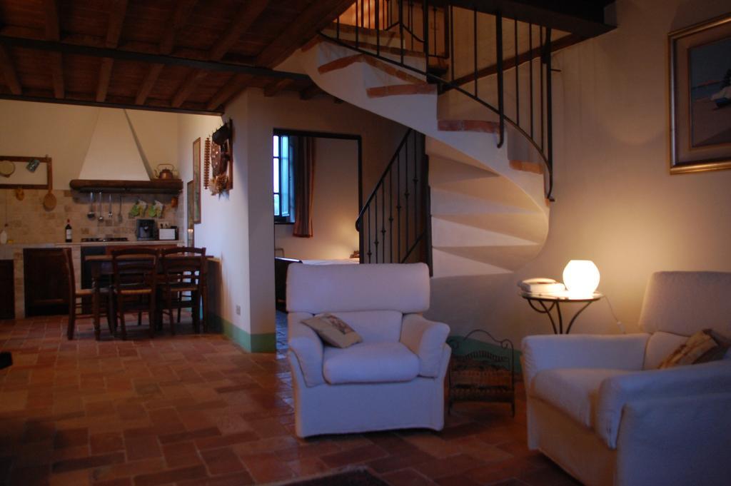 Agriturismo Podere Alberese Asciano Ruang foto